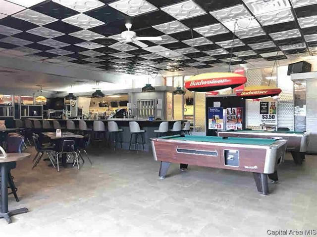 1576 N Henderson St, Galesburg, IL 61401